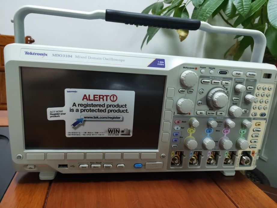 Tektronix泰克MDO3104混合域示波器图片