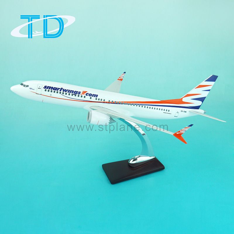 Smartwings B737-8MAX 40cm合成树脂飞机模型图片