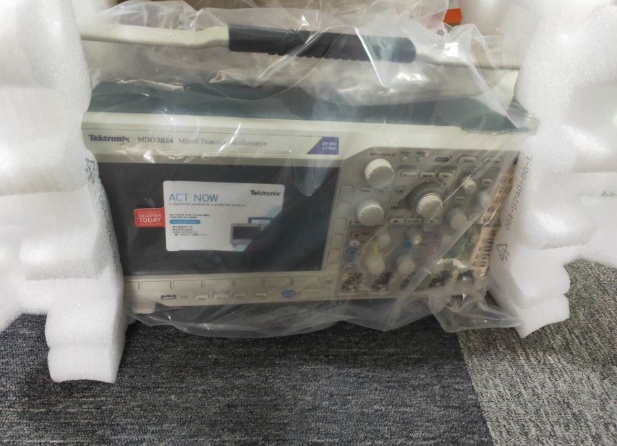 Tektronix MDO3024混合域示波器图片